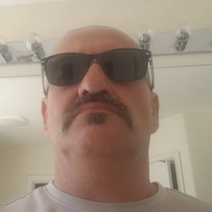 Meet your Posher, Eduardo